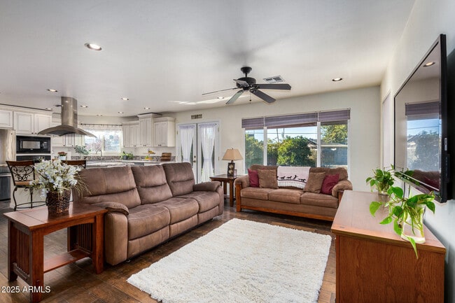 Building Photo - 18006 N Villa Rita Dr