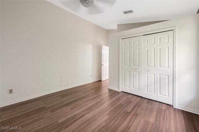 Building Photo - 1094 Grove Dr