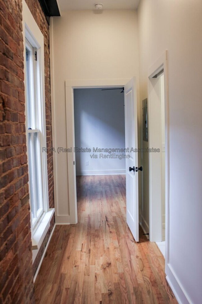 Building Photo - 4 6/8 Zebulon St