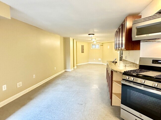 Building Photo - 2 Bed 1 Bath Adams Morgan