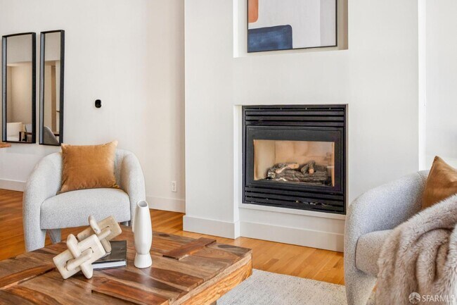 Building Photo - 142 Russ St