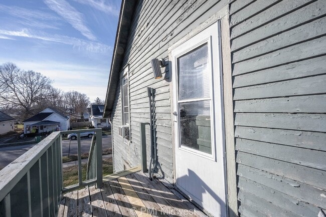 Building Photo - Charming 1-Bedroom Duplex with Modern Amenities in Mooresville!
