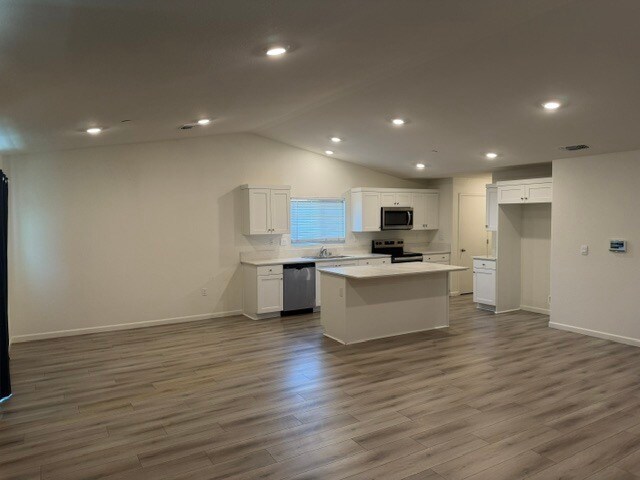 Building Photo - Newer Build, All Electric Home 5 Bedrooms, Loft, 3 bathrooms