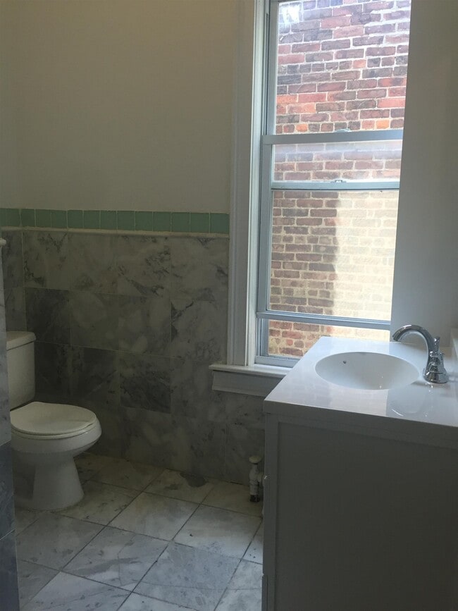 Building Photo - 371 Bergen Ave