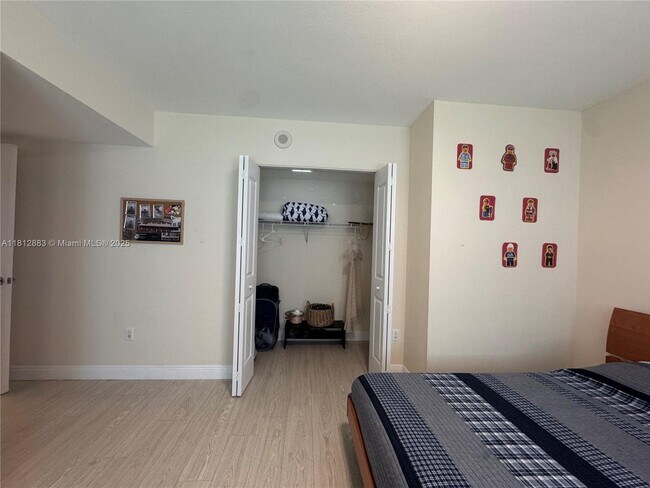 Building Photo - 2641 N Flamingo Rd