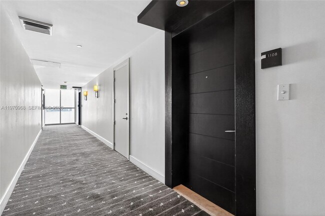 Building Photo - 200 Biscayne Blvd Way