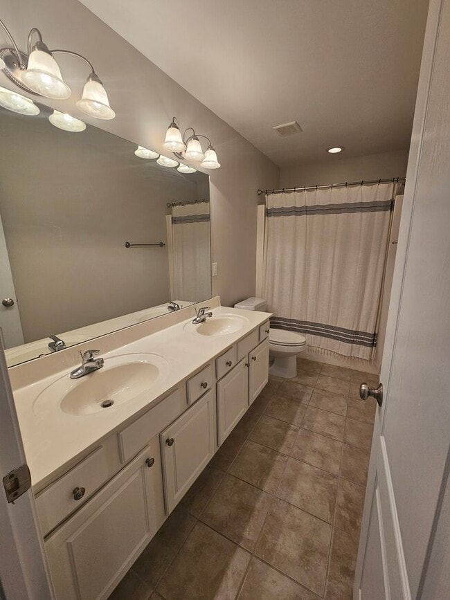Building Photo - New Listing!!!!!