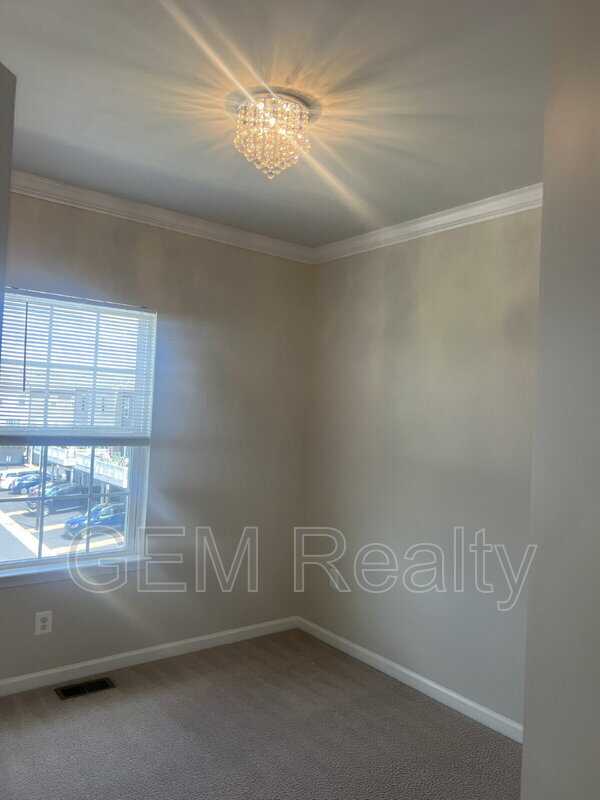 Building Photo - 1833 Sag Harbor Ln