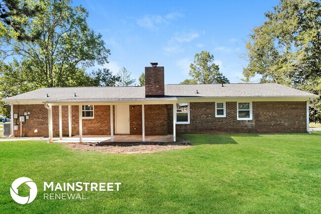 Building Photo - 310 Rolling Hills Ln