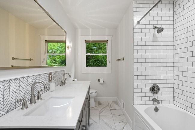 Building Photo - SW Portland!! Stunning 4-Bedroom Home with...