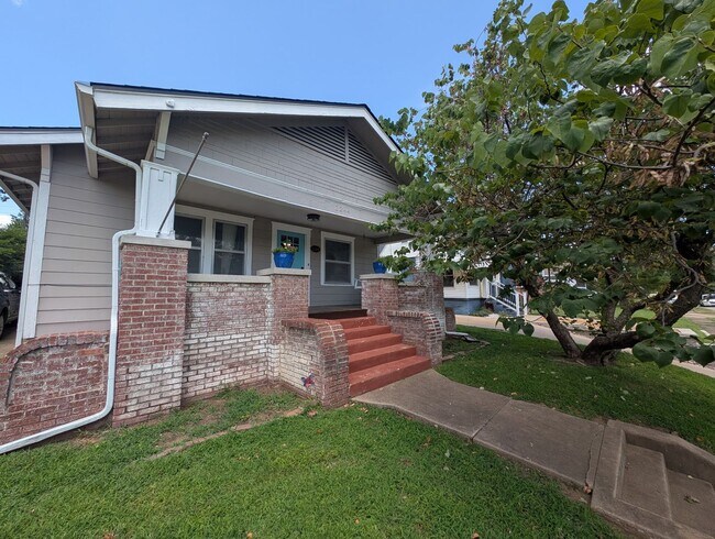 Building Photo - Perfect home directly across from TU!!