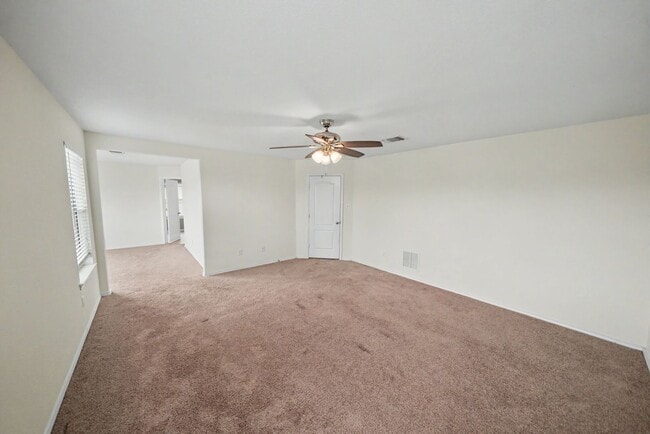 Building Photo - Spacious Live Oak Home Backing to a Greenbelt - Realtor Commission: $500