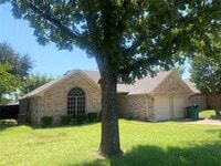 Building Photo - 825 Springfield Dr