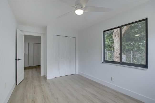 Building Photo - 2155 NE 56th Ct