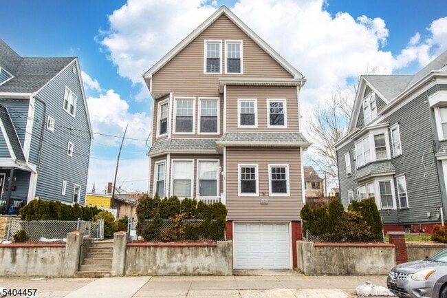 Building Photo - 235 N 7th St