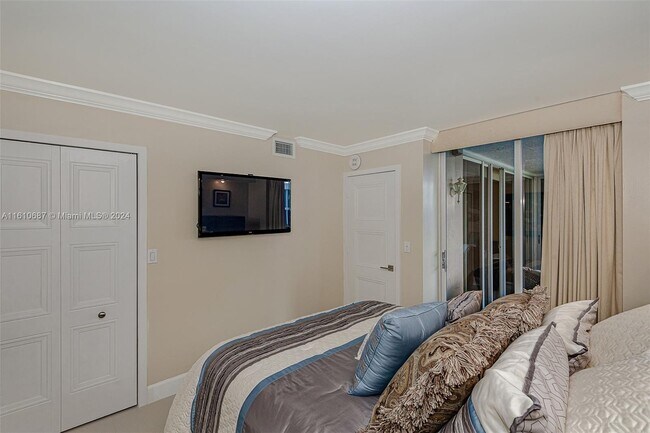 Building Photo - 6767 Collins Ave