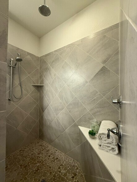 Building Photo - 3324 Rooba St