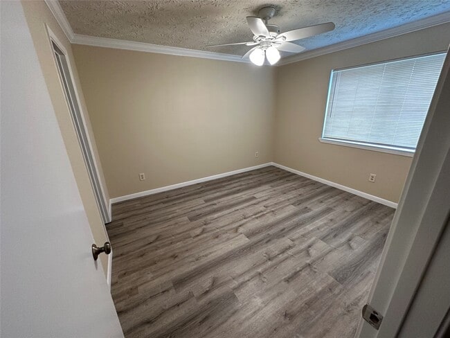 Building Photo - 9306 Bollingbrook Dr