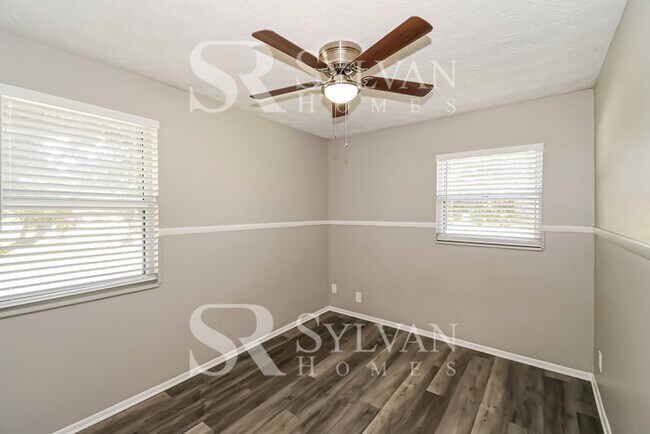 Building Photo - One-level living in this 3 BR, 2 BA home