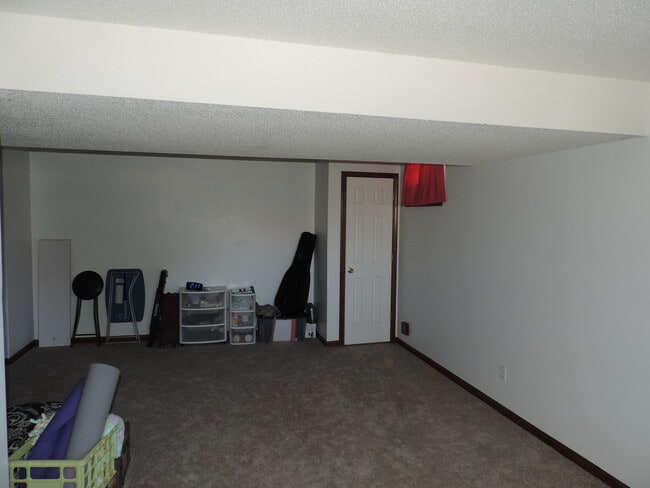 Building Photo - 704 Brookside Dr