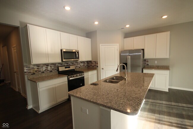 Building Photo - 10911 N Longbranch St