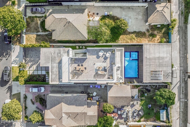 Building Photo - 829 Flower Ave