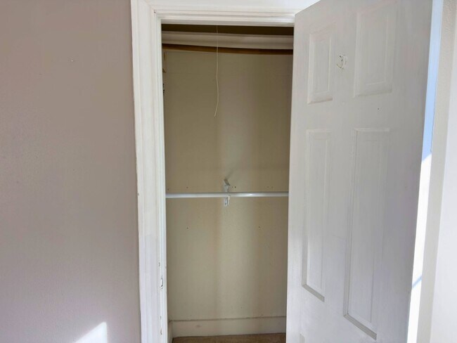 Building Photo - Adorable 3 bed 2 bath home in Brook Village!