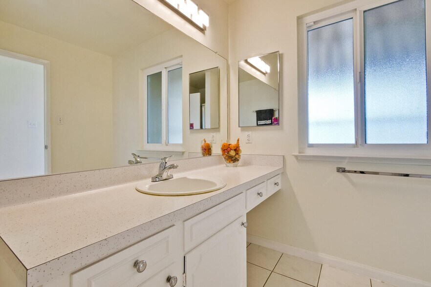 Building Photo - 255 Shearwater Is