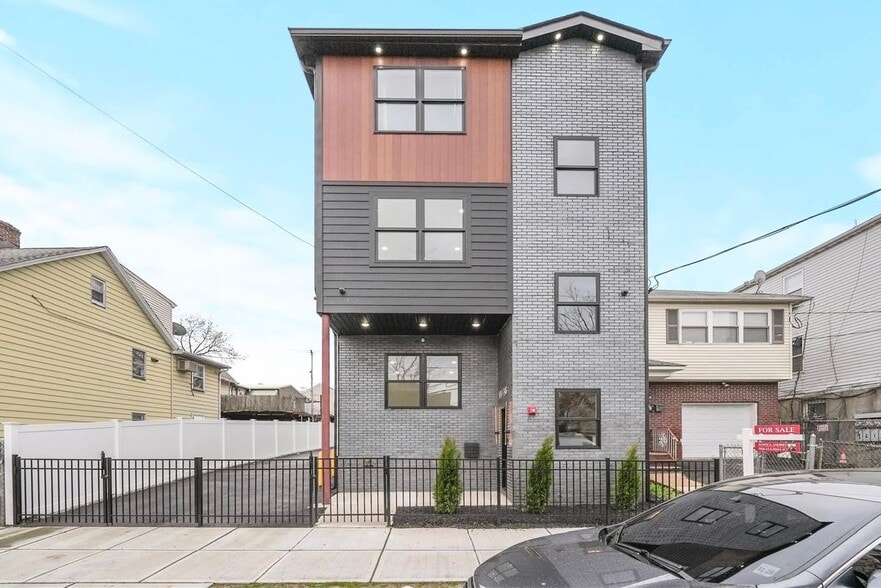 Primary Photo - 144 Magnolia Ave