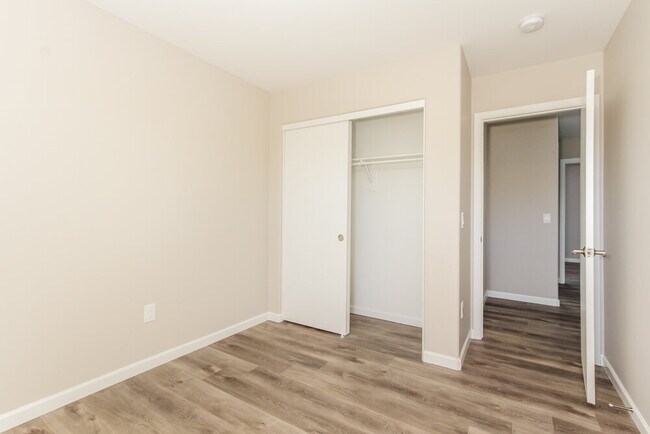 Building Photo - 1205 S 121st Dr