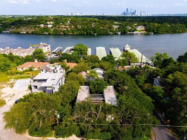 Building Photo - 2210 Westlake Dr