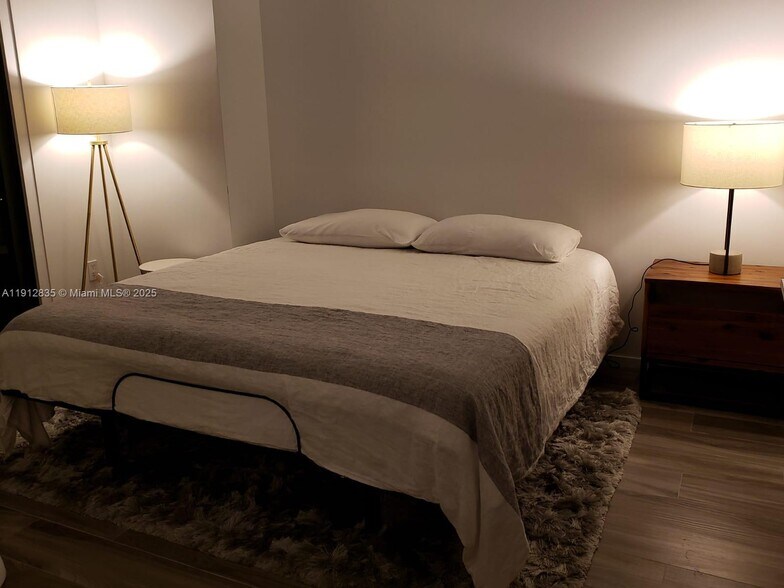 Building Photo - 801 S Miami Ave