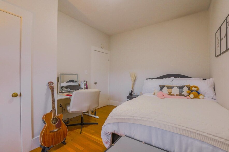 Building Photo - 11 Gorham St