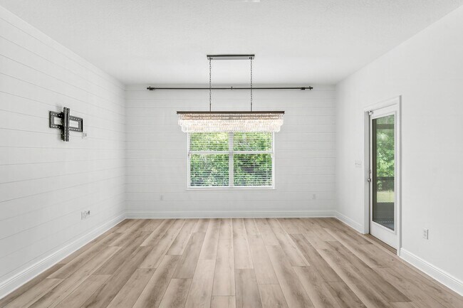 Building Photo - 120 Kinley Ave