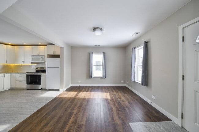 Building Photo - 825 Albert Ave