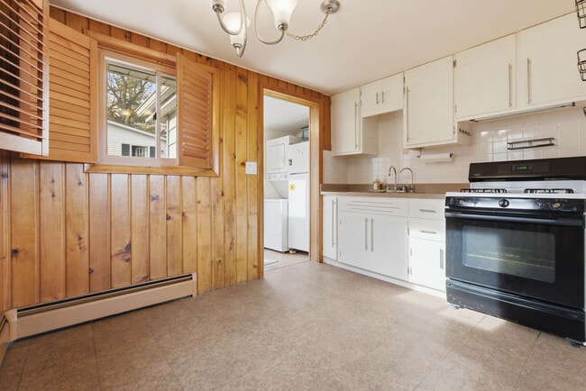 Building Photo - W6705 N Lakeshore Cir