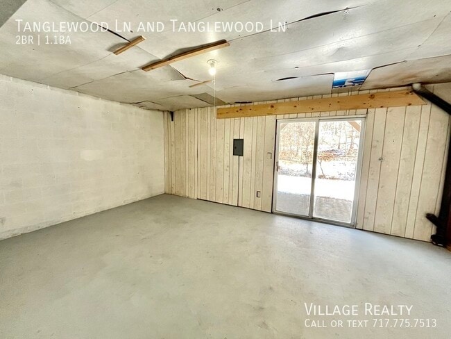 Building Photo - 442 Tanglewood Ln