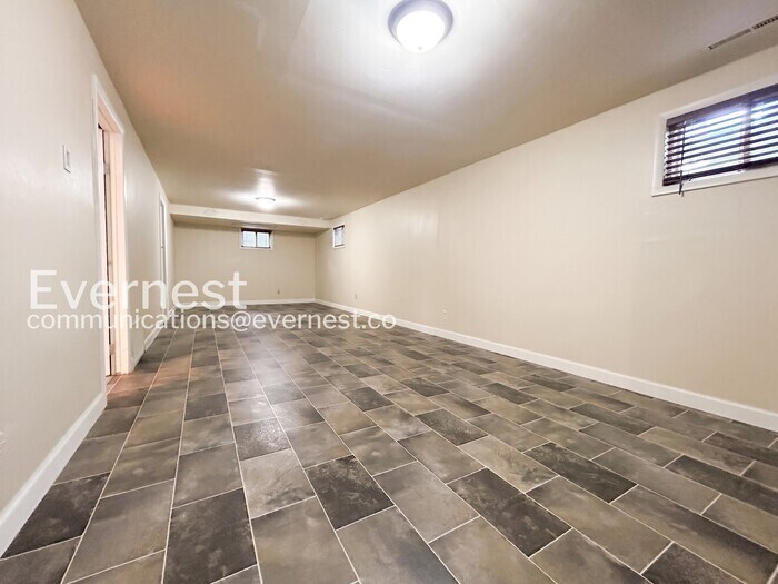 Building Photo - 4203 Goldenrod Dr