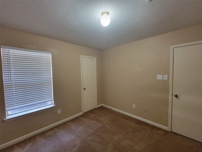 Building Photo - 6327 Hayman Dr