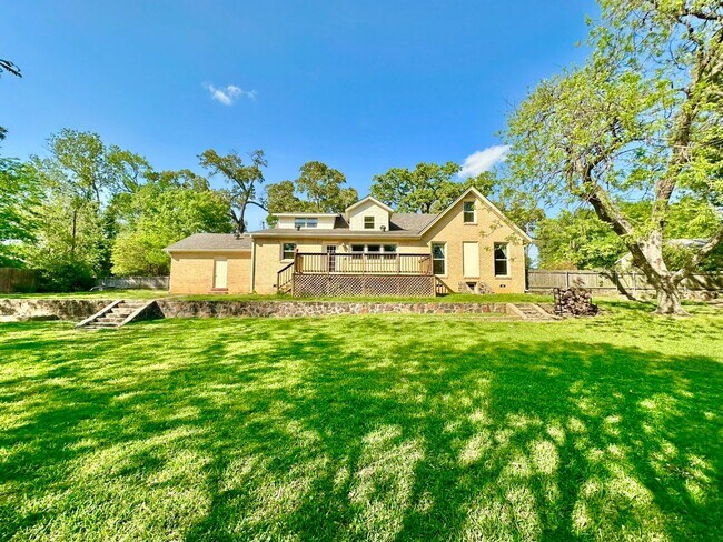 Building Photo - Spacious 4 Bedroom in the Heart of Tyler! Available Now!
