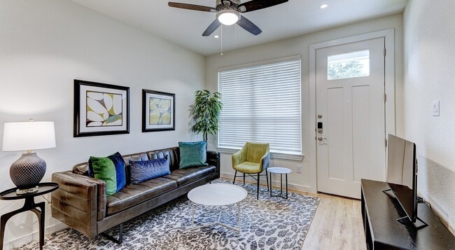 Building Photo - 629 Canvas Ave