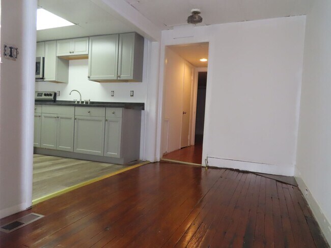 Building Photo - Ground floor apartment with shared yard, l...