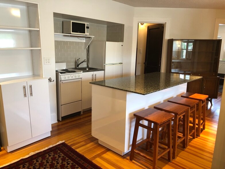 Kitchen 1 - 86 Lancaster Rd