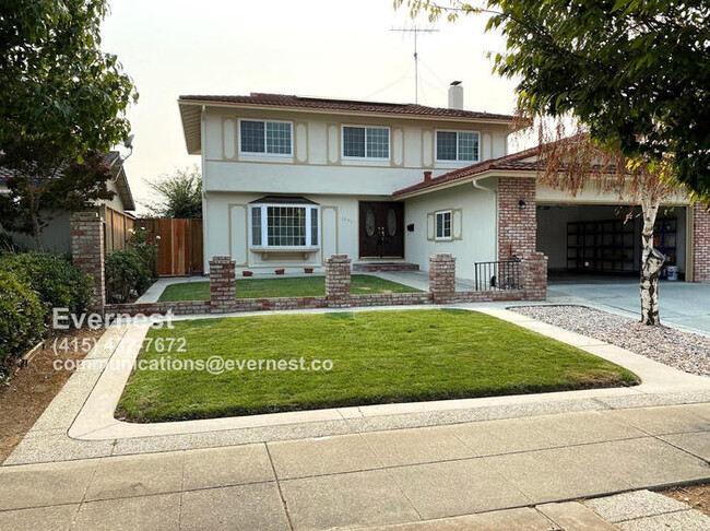 Primary Photo - Gorgeous 4-Bedroom Home with Exceptional C...