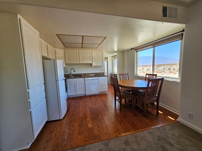 Building Photo - ADORABLE 1 BED/1 BATH CONDO