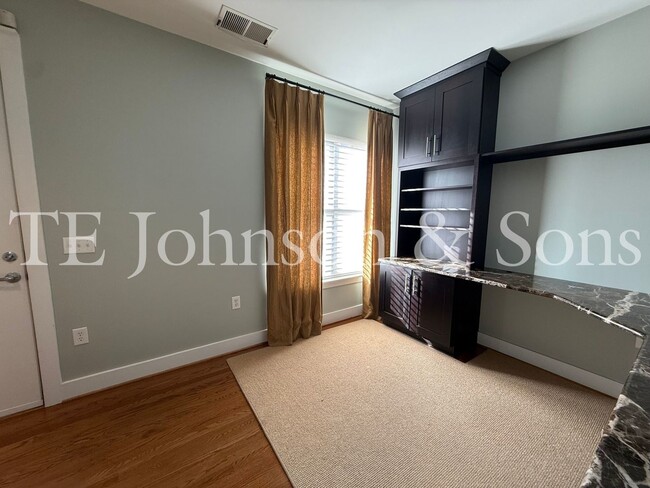 Building Photo - Modern Three Level Townhome in the Heart of Winston Salem