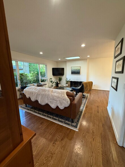 Building Photo - 9125 SW Monterey Pl