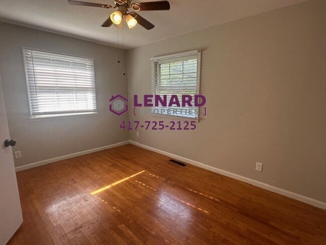 Building Photo - Beautiful 3 Bedroom House with Fenced in Yard