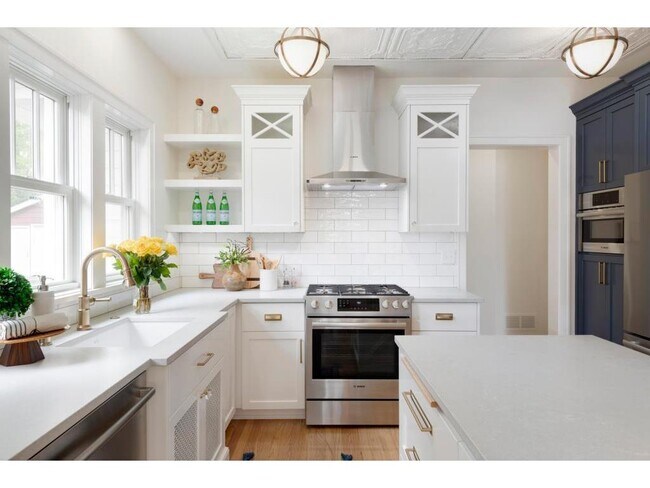 Building Photo - 231 Manitoba Ave