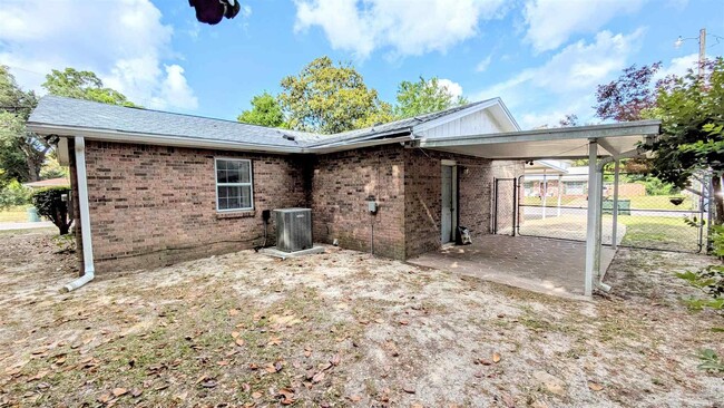Building Photo - 7004 Balboa Dr